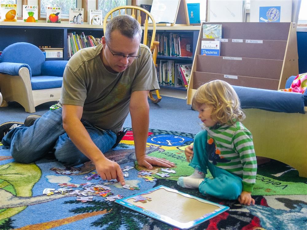 Parent Education father doing puzzle with daughter